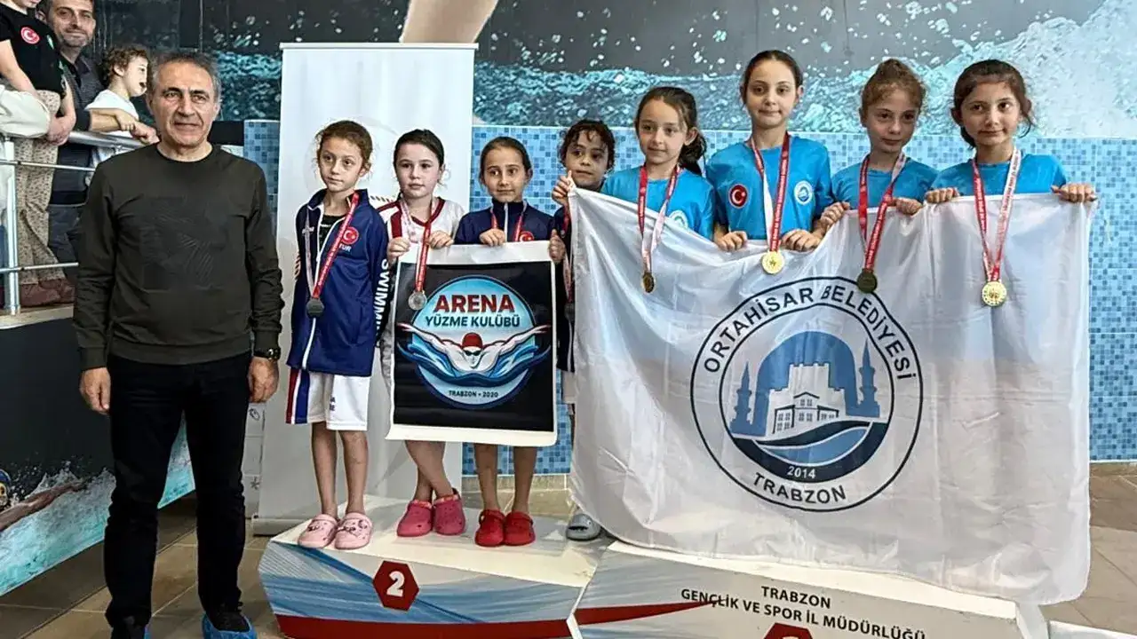 ortahisarin-minik-yuzuculerinden-28-madalyalik-basari