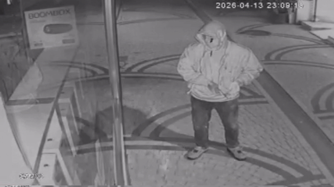 vitrini-kirdi-telefonlari-calip-kayiplara-karisti