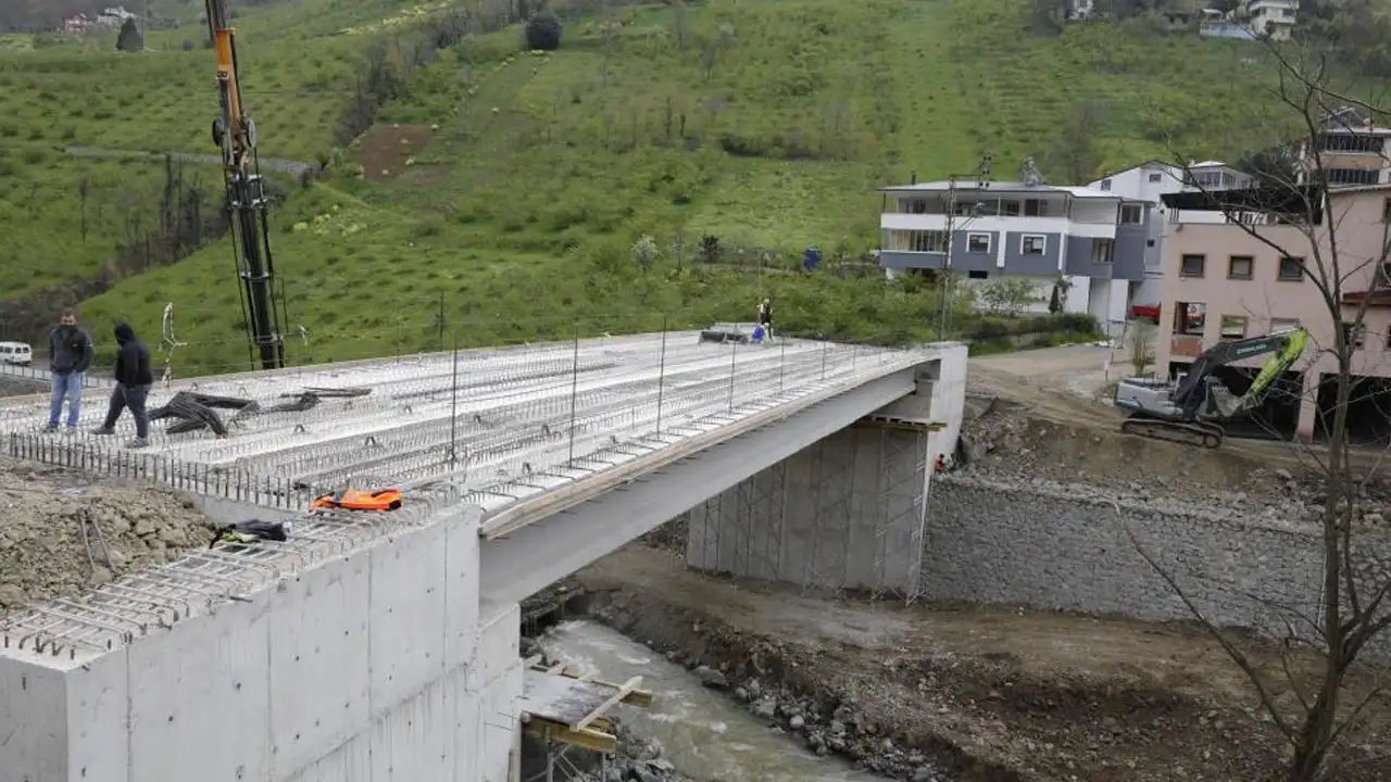 akcaabatta-3-mahalleyi-baglayan-koprude-sona-gelindi