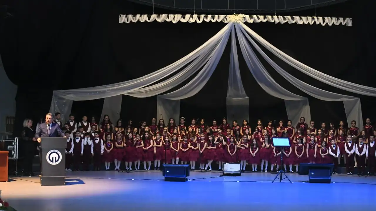 trabzonda-ornek-proje-111-ogrenci-sahne-aldi-destek-saglandi