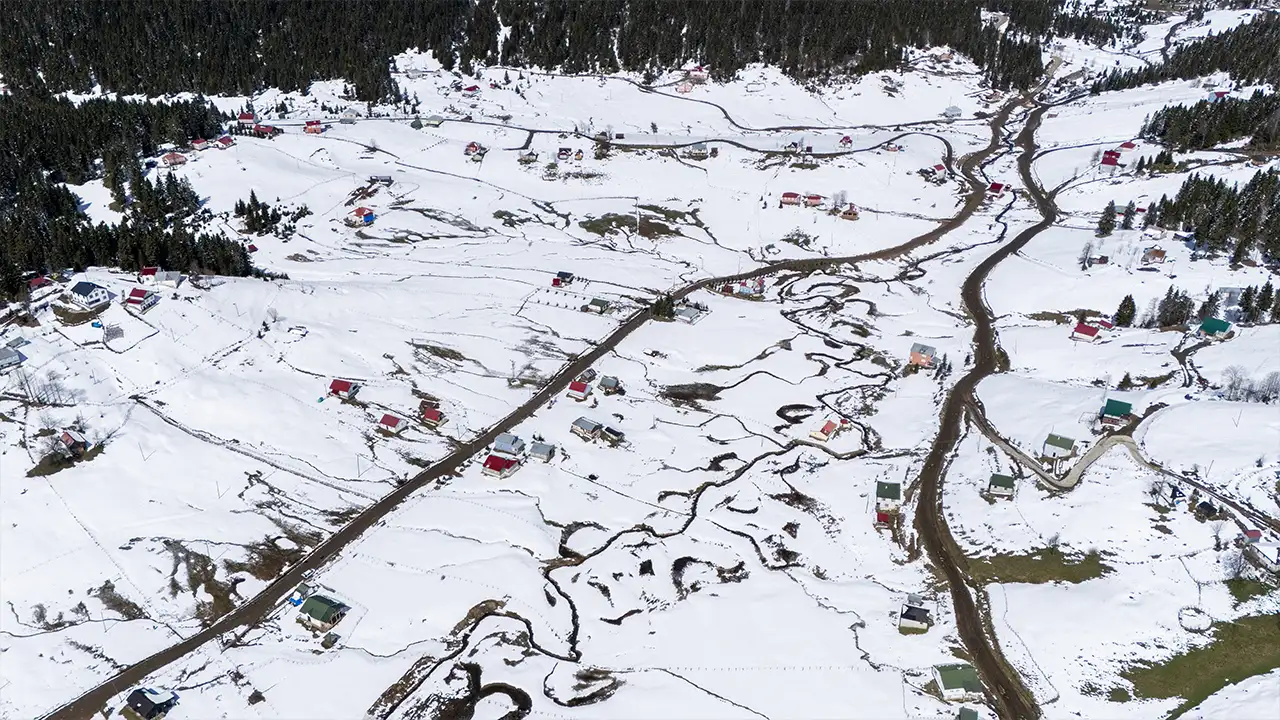 kadiralak-yaylasinda-mavi-yildizlar-bu-yil-kar-altinda-kaldi