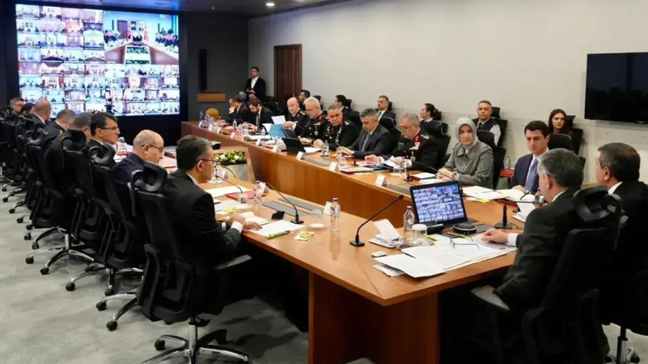 okul-guvenligi-masaya-yatirildi-bayburttan-vks-toplantisina-katilim