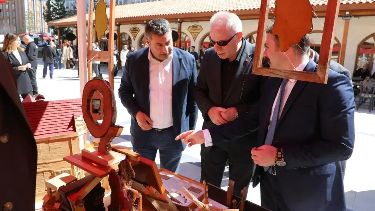 bayburtta-turizm-haftasina-yoresel-urun-stantlari-damga-vurdu