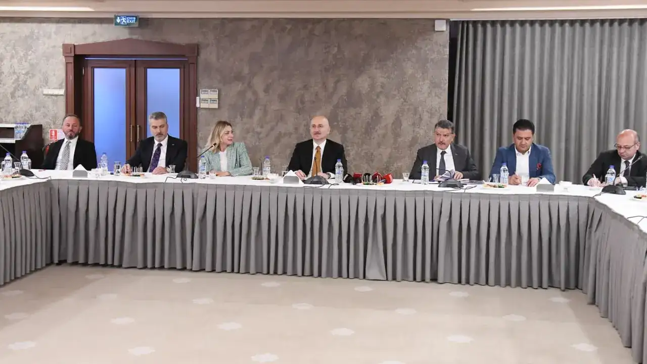 trabzonun-gelecegi-masaya-yatirildi-ne-kadar-yorulsak-azdir