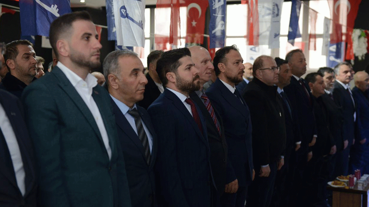 anahtar-parti-trabzonda-yapilanmasini-surduruyor