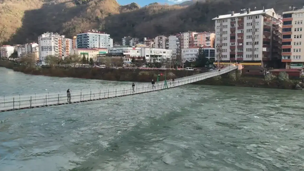 artvinde-asma-kopruler-zamana-meydan-okuyor