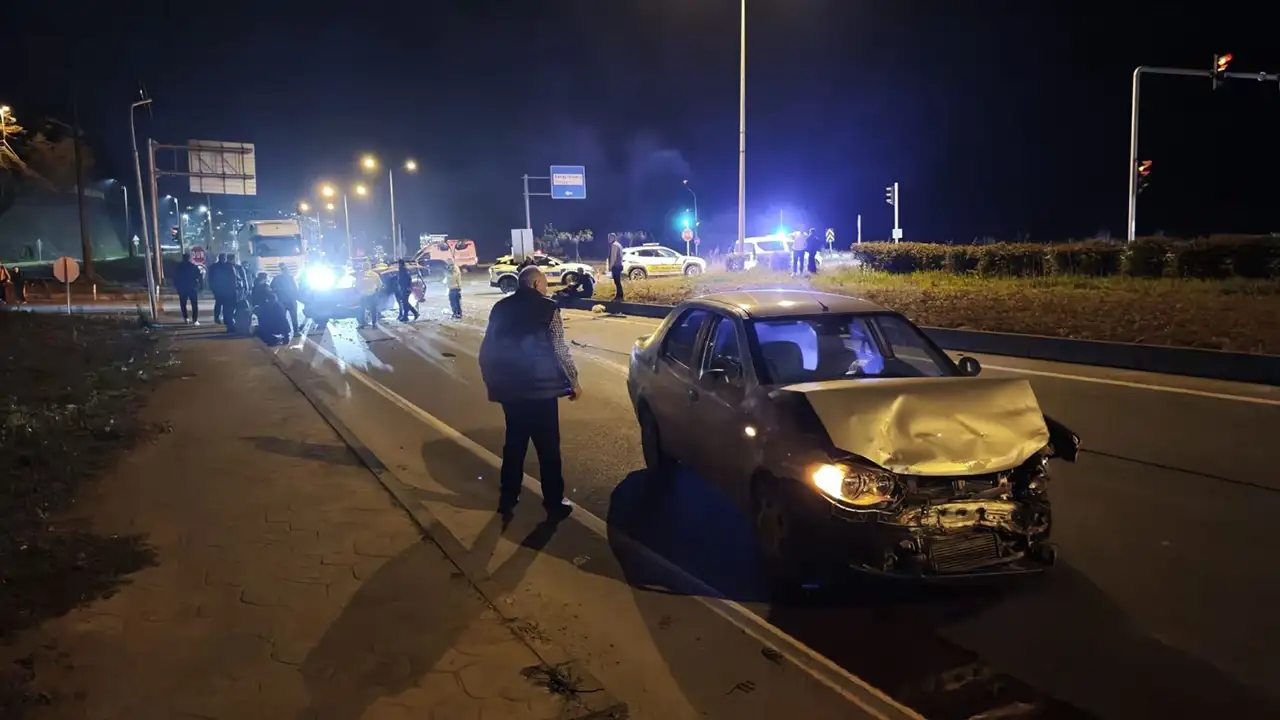 rizede-trabzon-plakali-otomobil-kazaya-karisti-4-yarali