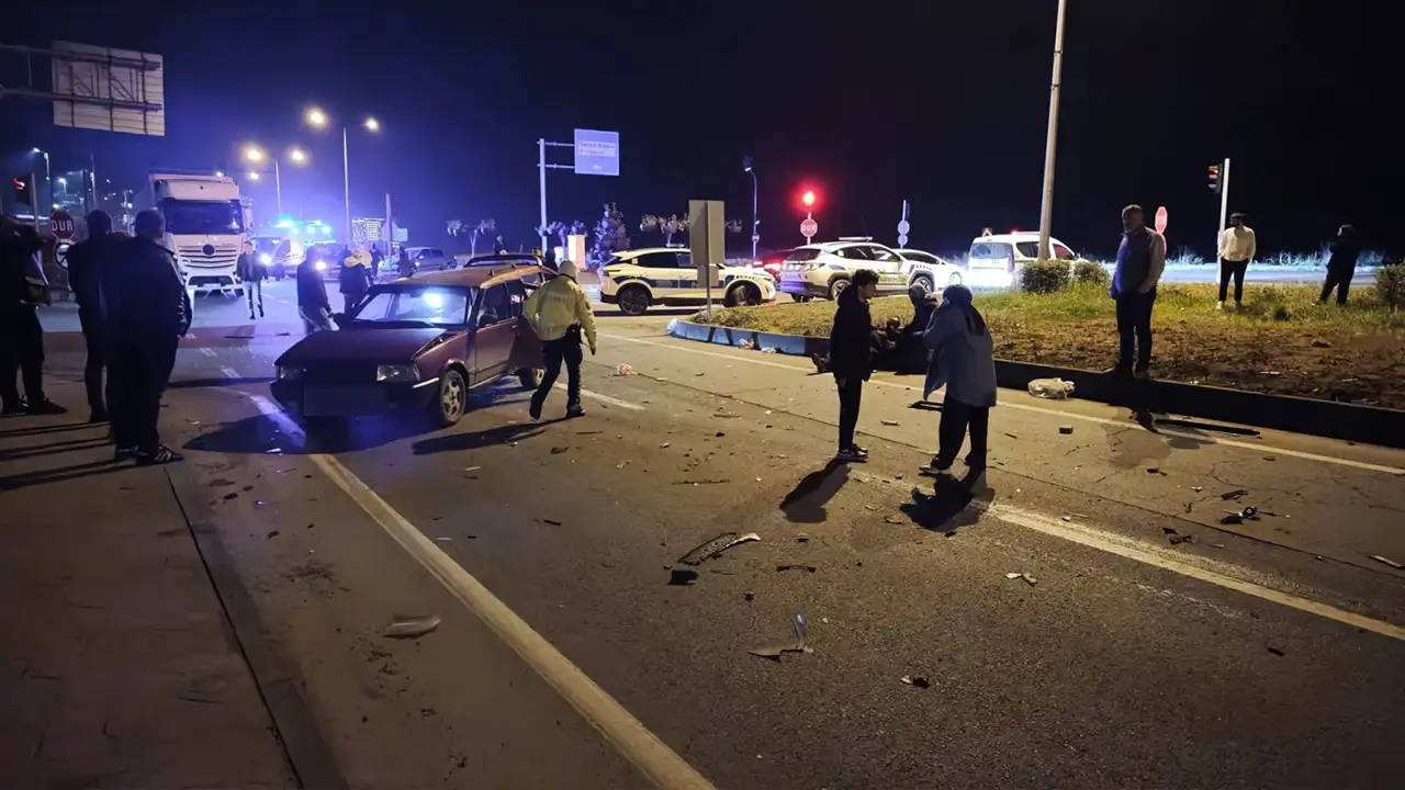 rizede-trabzon-plakali-otomobil-kazaya-karisti-4-yarali