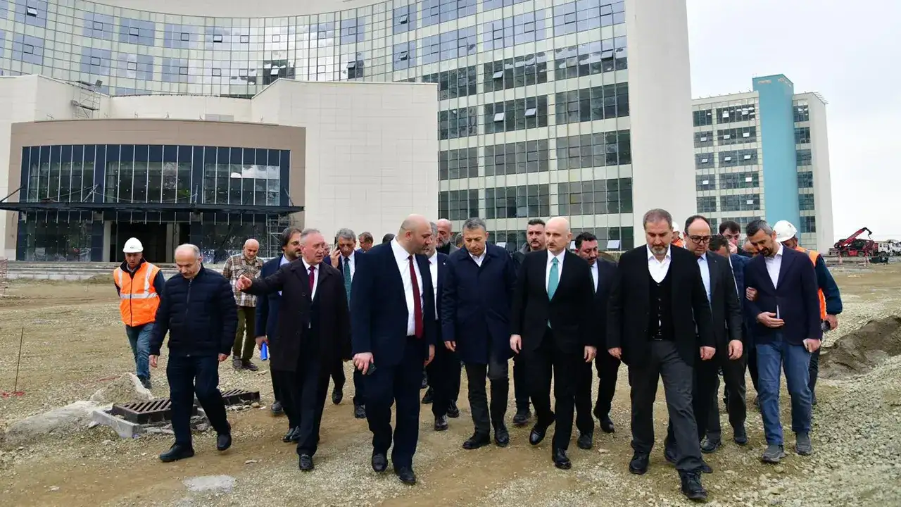 trabzon-sehir-hastanesi-icin-kritik-toplanti-acilis-icin-gun-sayiyoruz