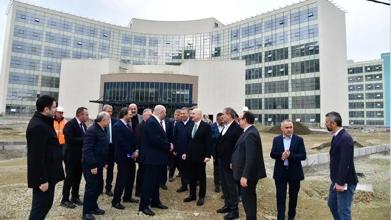 trabzon-sehir-hastanesi-icin-kritik-toplanti-acilis-icin-gun-sayiyoruz