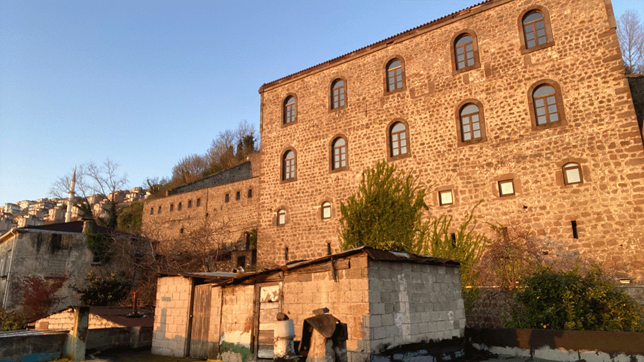 trabzonda-tarih-carpik-yapilasmanin-golgesinde-kaldi