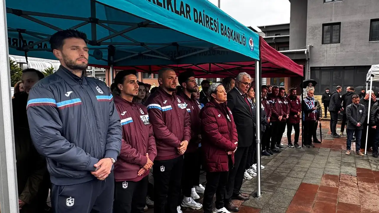 trabzonsporun-unutulmaz-ismi-atay-aktug-icin-veda-toreni-duzenlendi