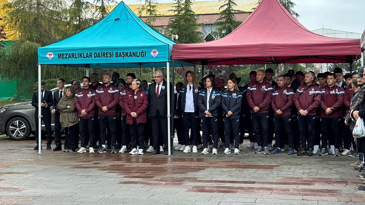 trabzonsporun-unutulmaz-ismi-atay-aktug-icin-veda-toreni-duzenlendi