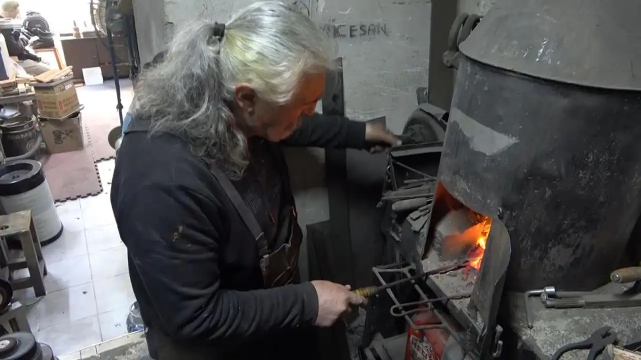 40-yasinda-cirak-oldu-giresunun-bicak-mirasini-yasatiyor