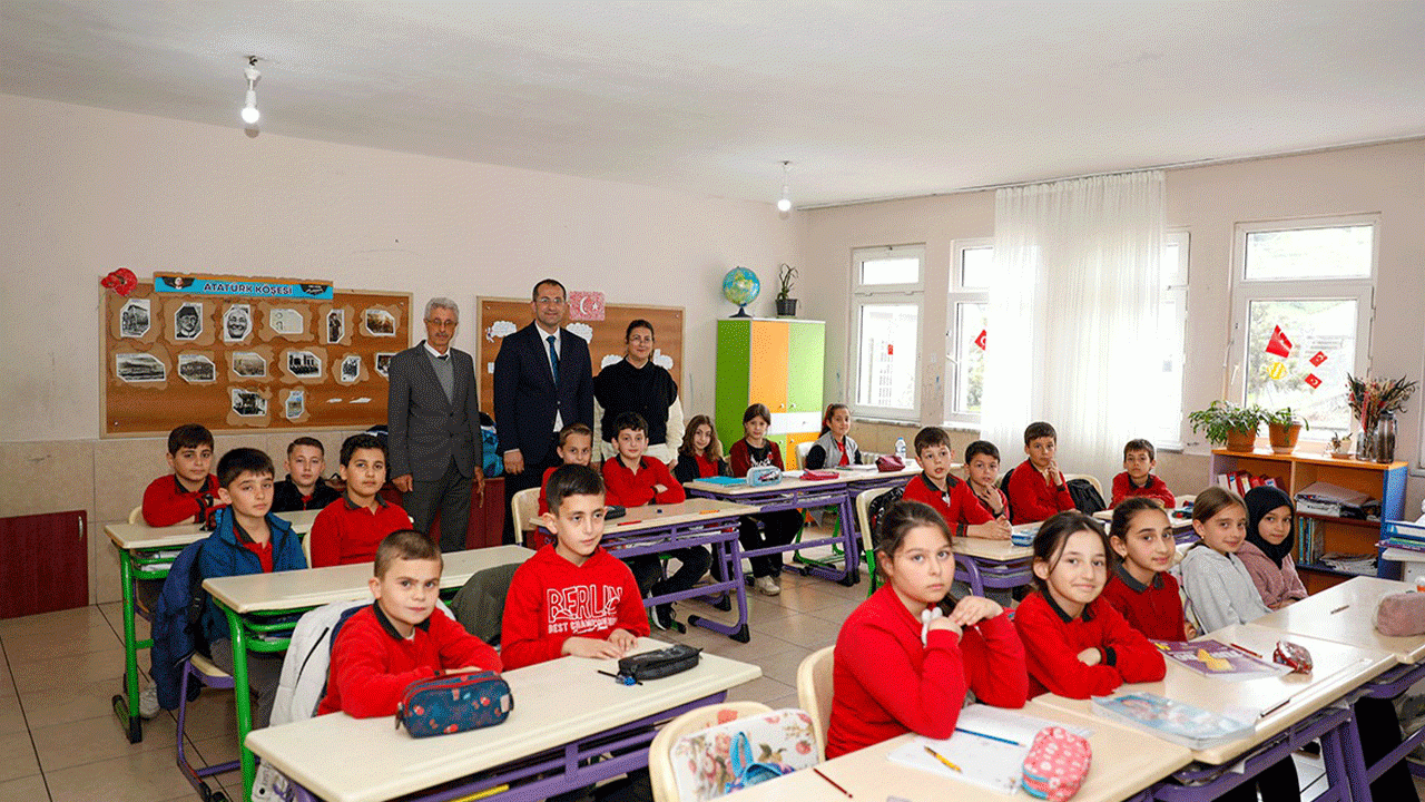 akcaabat-belediye-baskani-ekim-okul-ziyaretlerini-surduruyor