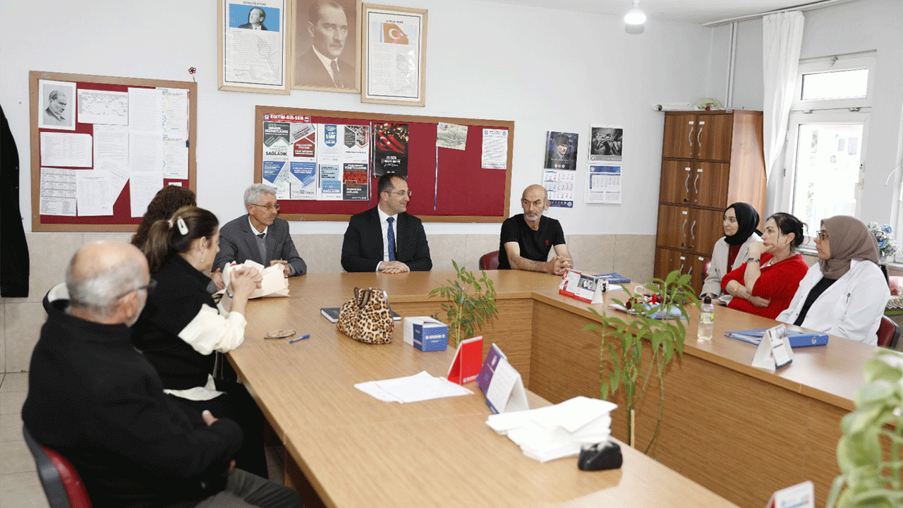 akcaabat-belediye-baskani-ekim-okul-ziyaretlerini-surduruyor