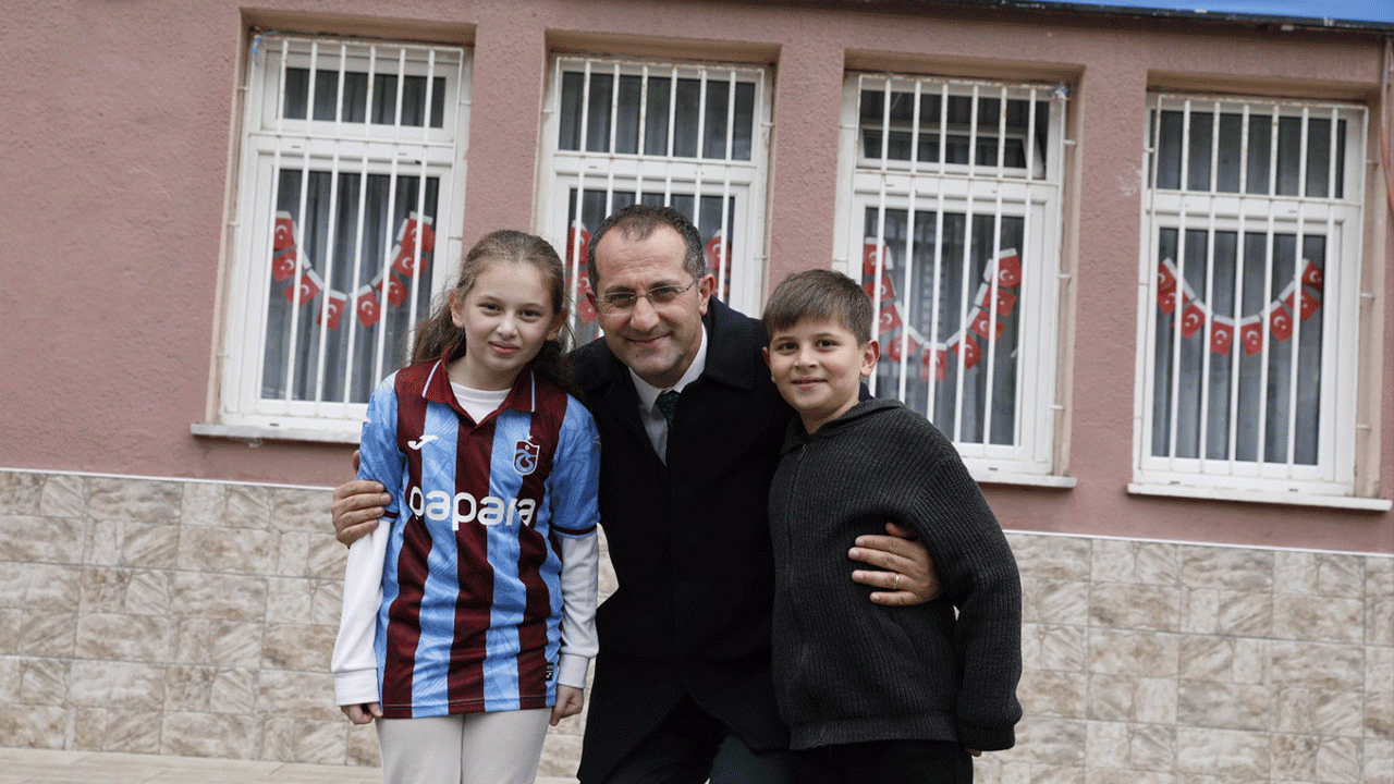 akcaabat-belediye-baskani-ekim-okul-ziyaretlerini-surduruyor