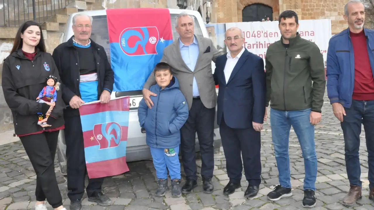 kardes-sehir-marasta-dogustan-fanatik-trabzonsporlu-resim-ogretmeni