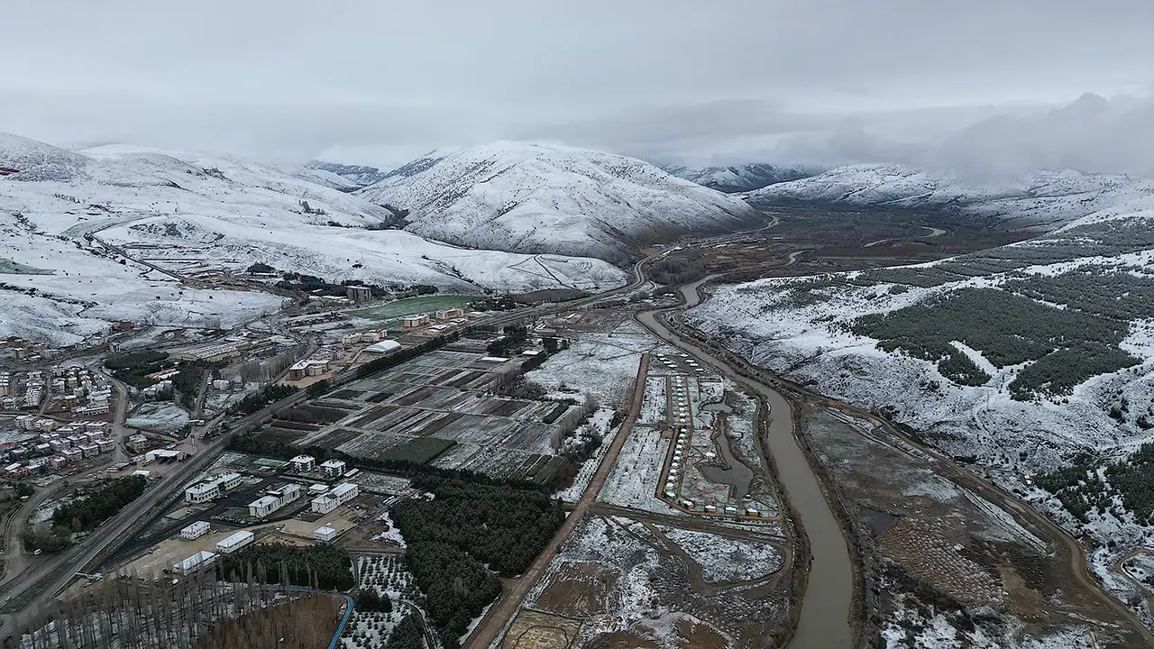 trabzon-ve-bayburtun-yuksek-kesimlerine-kar-yagdi