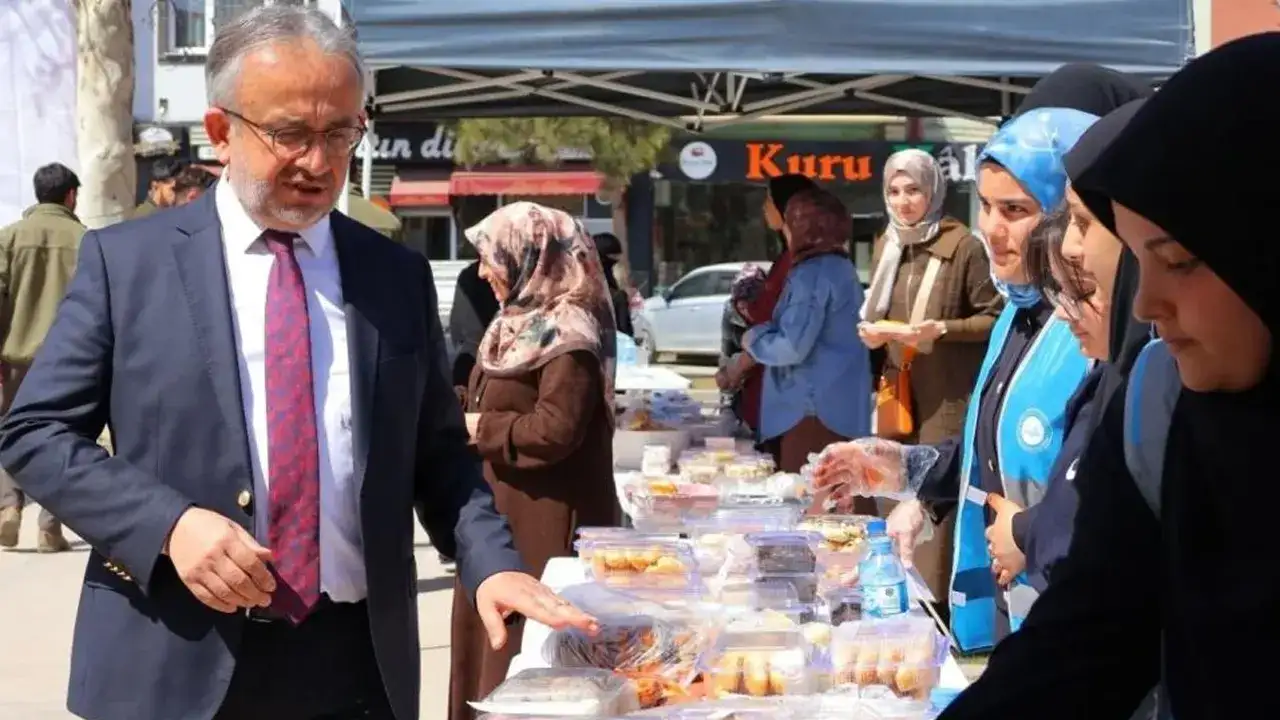 bayburtta-anlamli-destek-iki-insan-bir-hayat-icin-hayir-carsilari-kuruldu