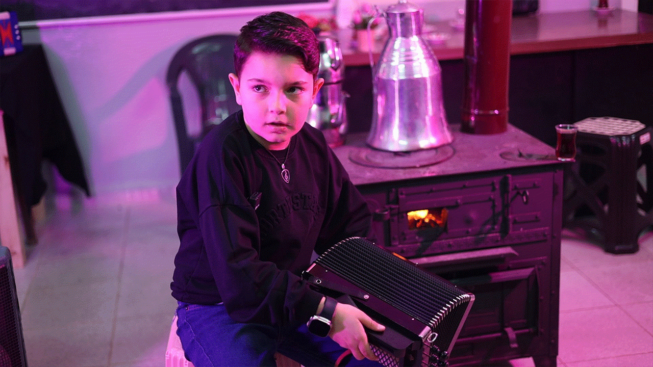 rizede-8-yasindaki-kuzey-yilmaz-armonikle-kulturu-yasatiyor