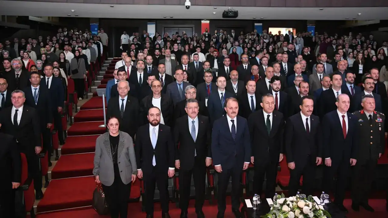 trabzonda-kariyer-fuari-yogun-ilgi-gordu-en-buyuk-gucumuz-genclerimiz