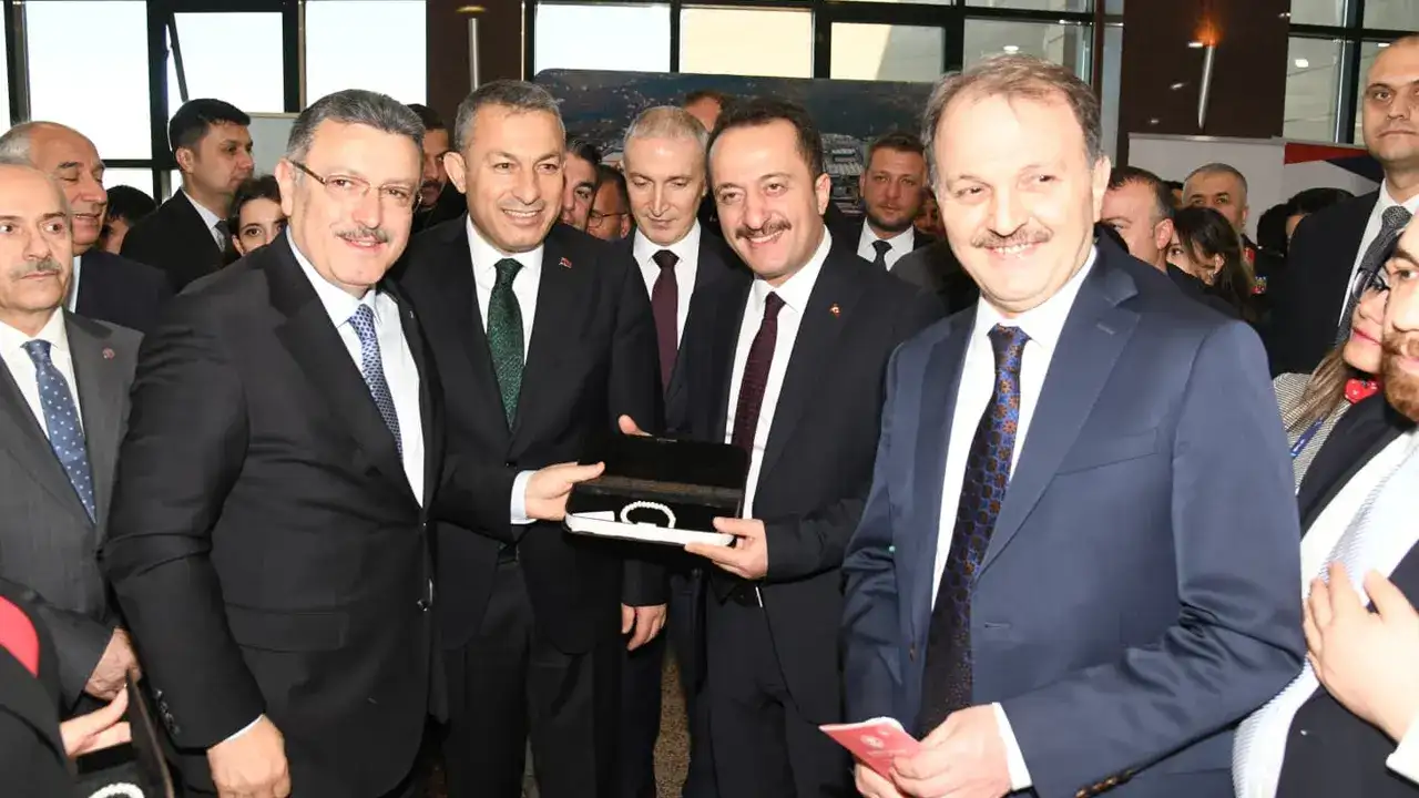 trabzonda-kariyer-fuari-yogun-ilgi-gordu-en-buyuk-gucumuz-genclerimiz