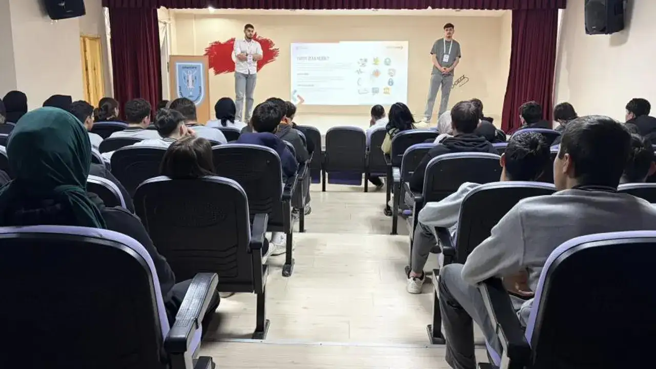 bayburtta-ogrencilere-yapay-zeka-egitimi