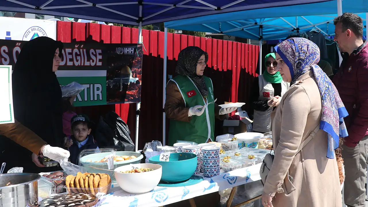 rizede-kuresel-sumud-filosu-icin-hayir-carsisi-duzenlendi