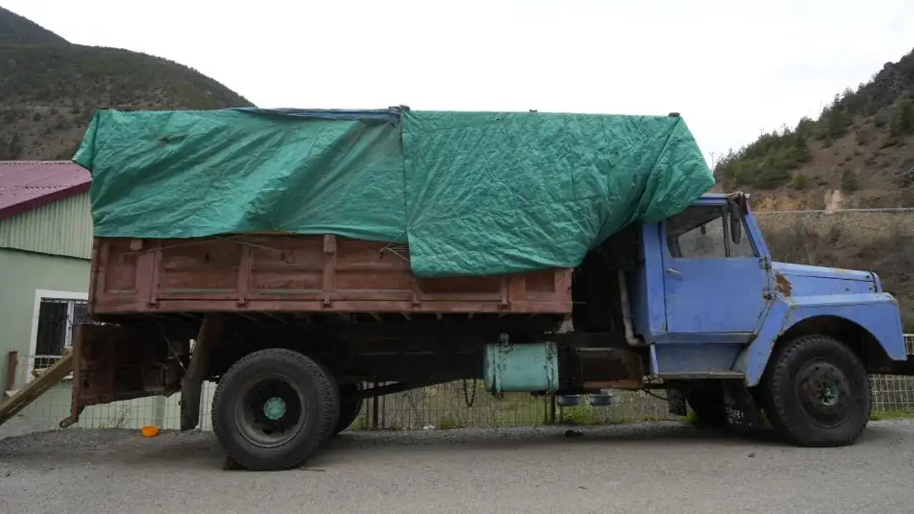 gumushanede-saskina-ceviren-ceza-evinin-onundeki-kamyona-kopru-ihlali