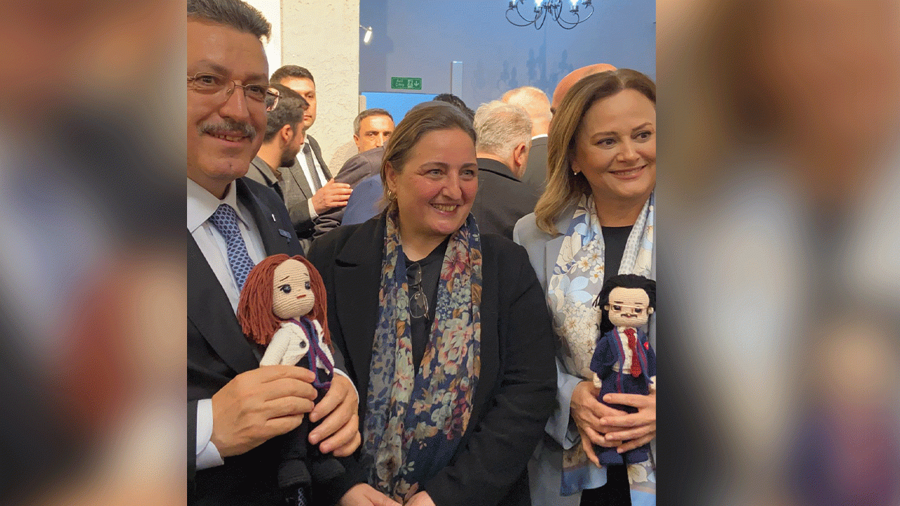 kultur-sanat-ve-siyaset-camiasi-bu-sergide-bir-araya-geldi