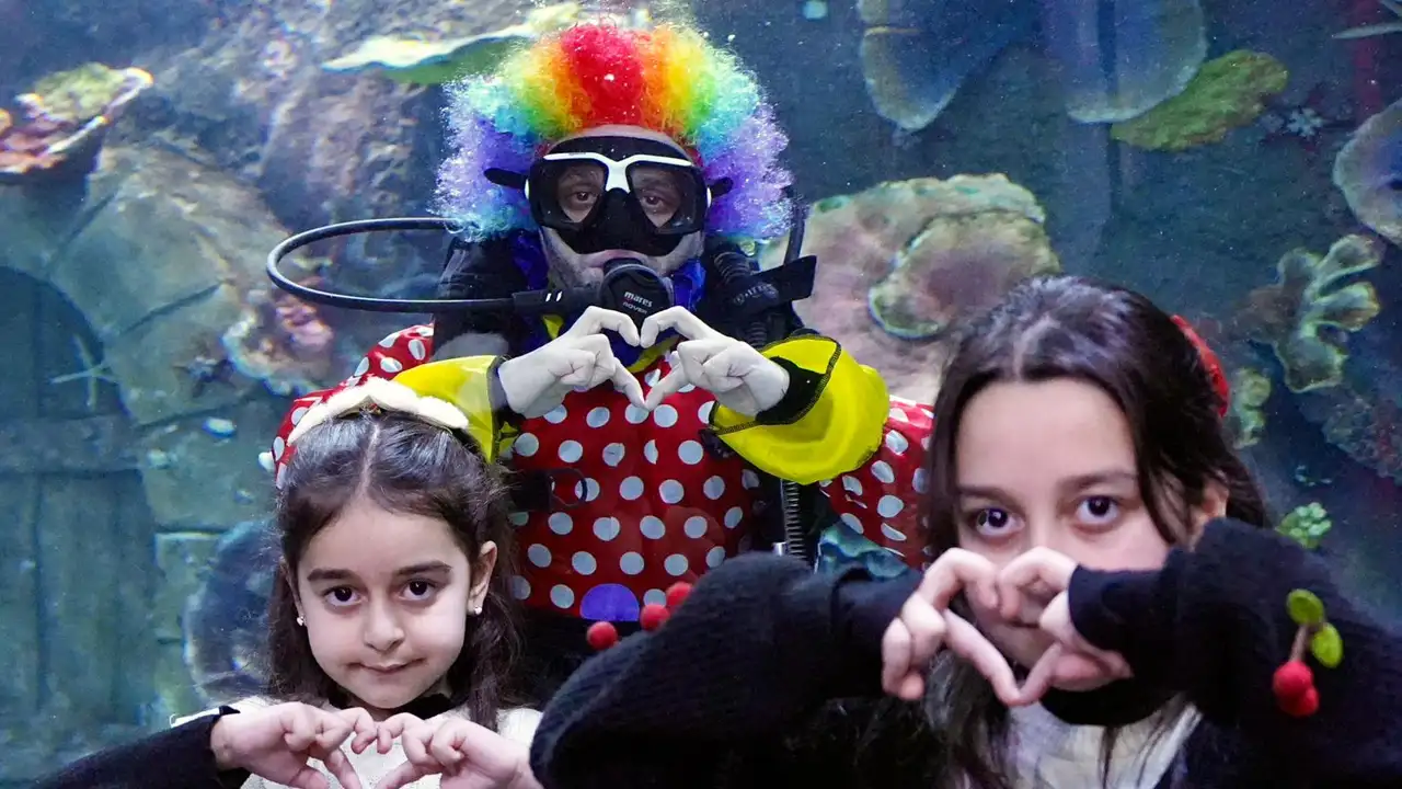 ortahisarda-23-nisan-coskusu-akvaryumda-yasandi