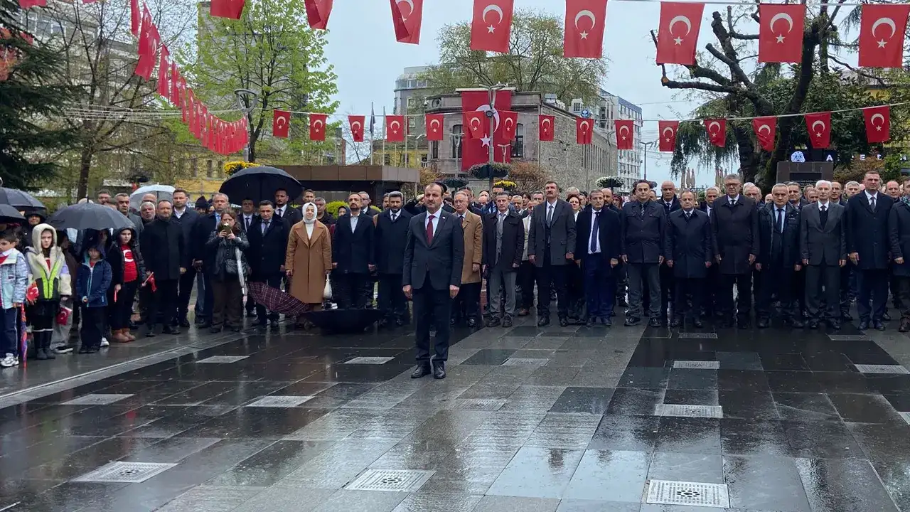 trabzonda-23-nisan-kutlamalari-celenk-toreniyle-basladi