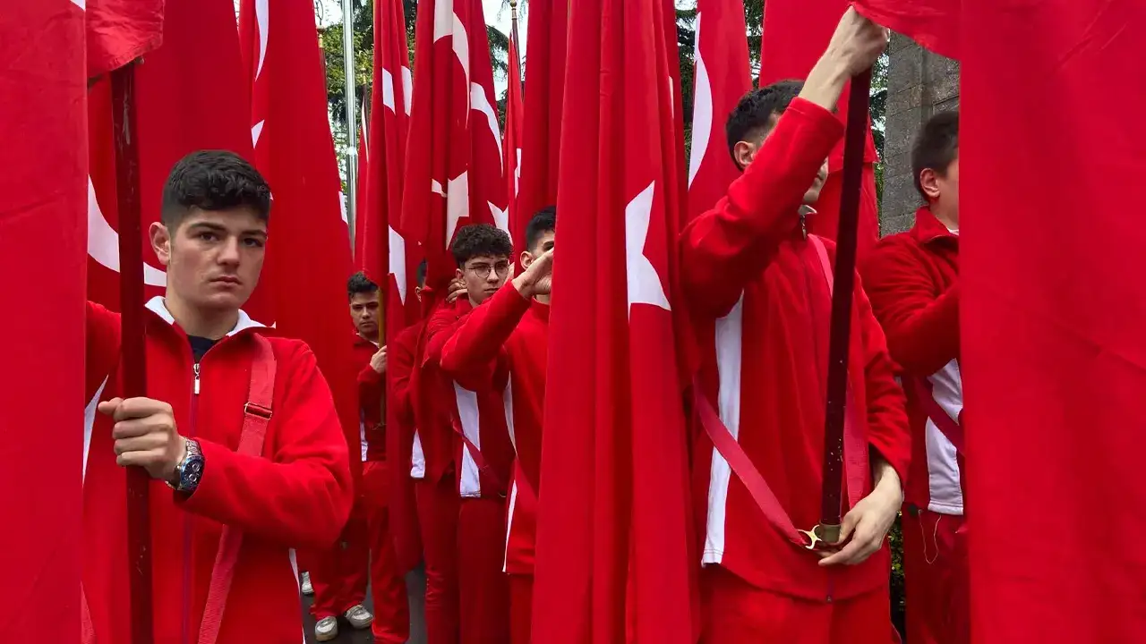 trabzonda-23-nisan-kutlamalari-celenk-toreniyle-basladi