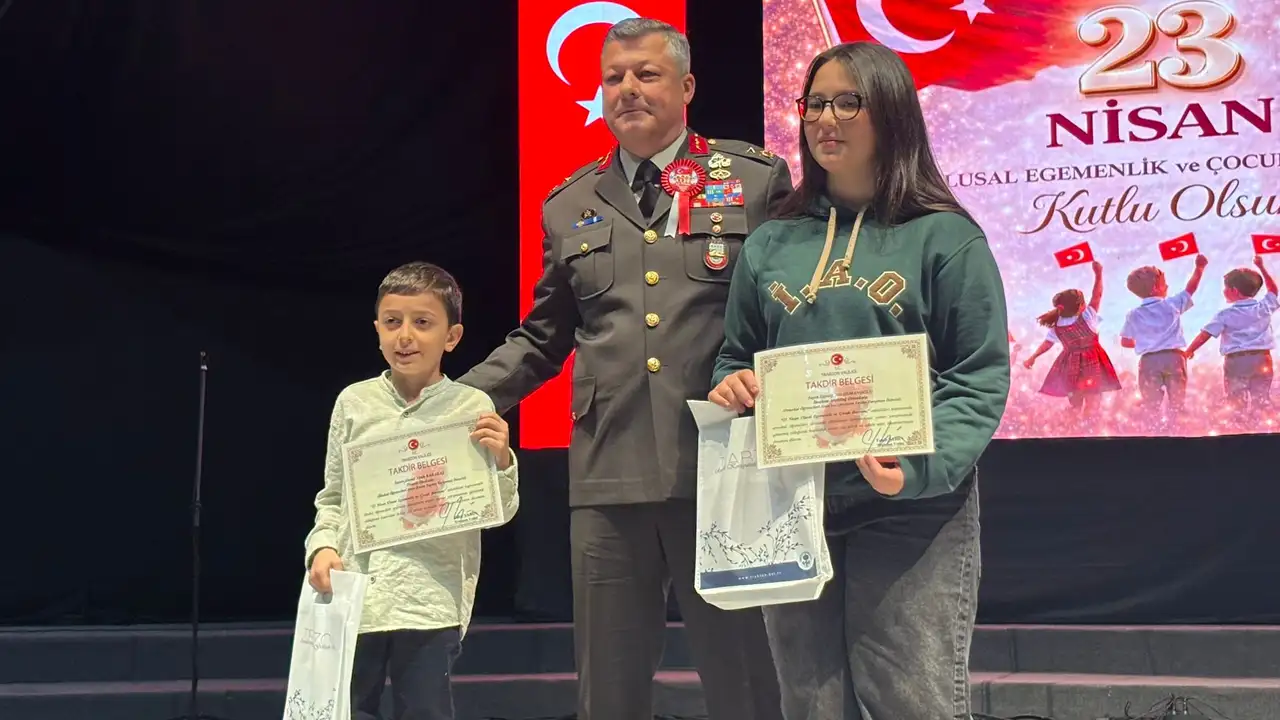 trabzonda-bayram-sevinci-23-nisan-coskuyla-kutlandi