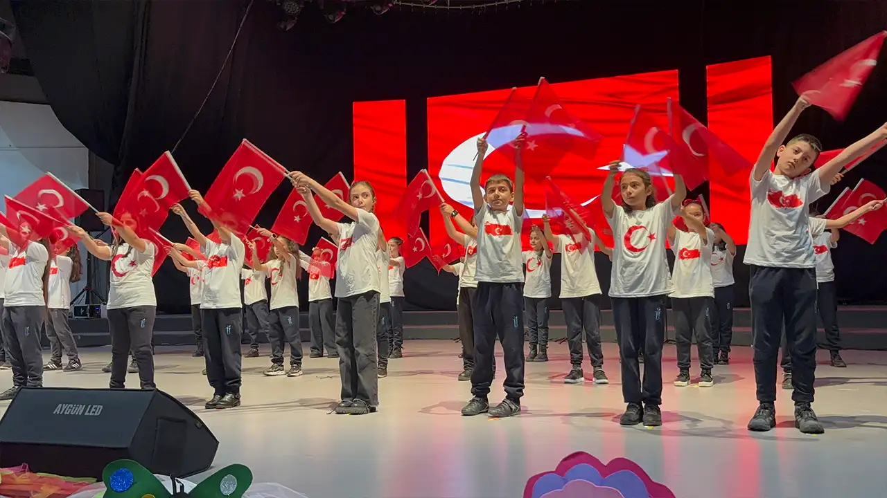 trabzonda-bayram-sevinci-23-nisan-coskuyla-kutlandi