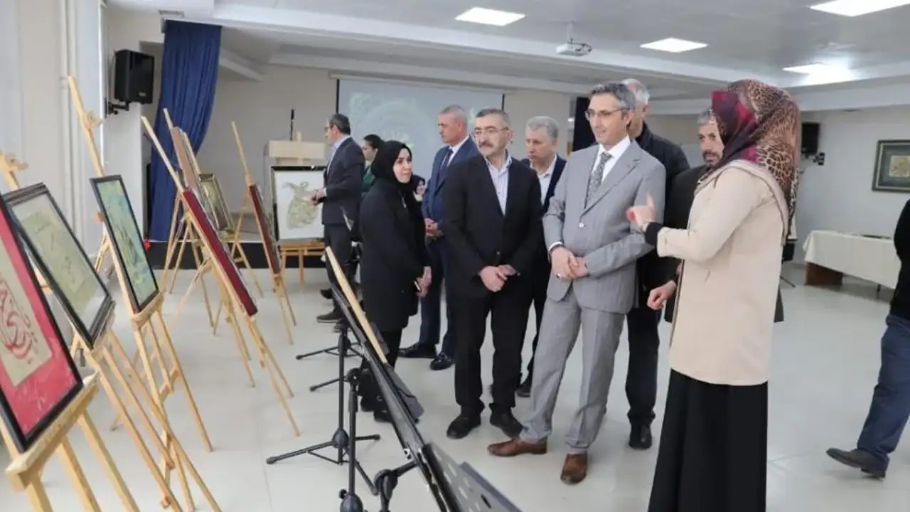 bayburtta-mevlid-i-nebi-haftasina-ozel-sergi-acildi