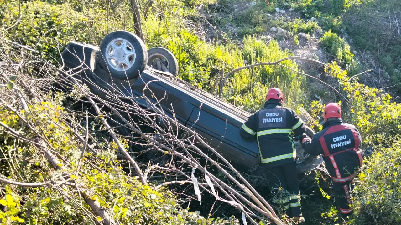 orduda-direksiyon-hakimiyetini-kaybetti-arac-sarampole-uctu