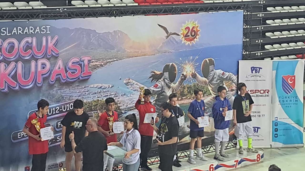 trabzonlu-eskrimciler-antalyada-kursuye-cikti-ali-ayaz-ozbay-ucuncu-oldu