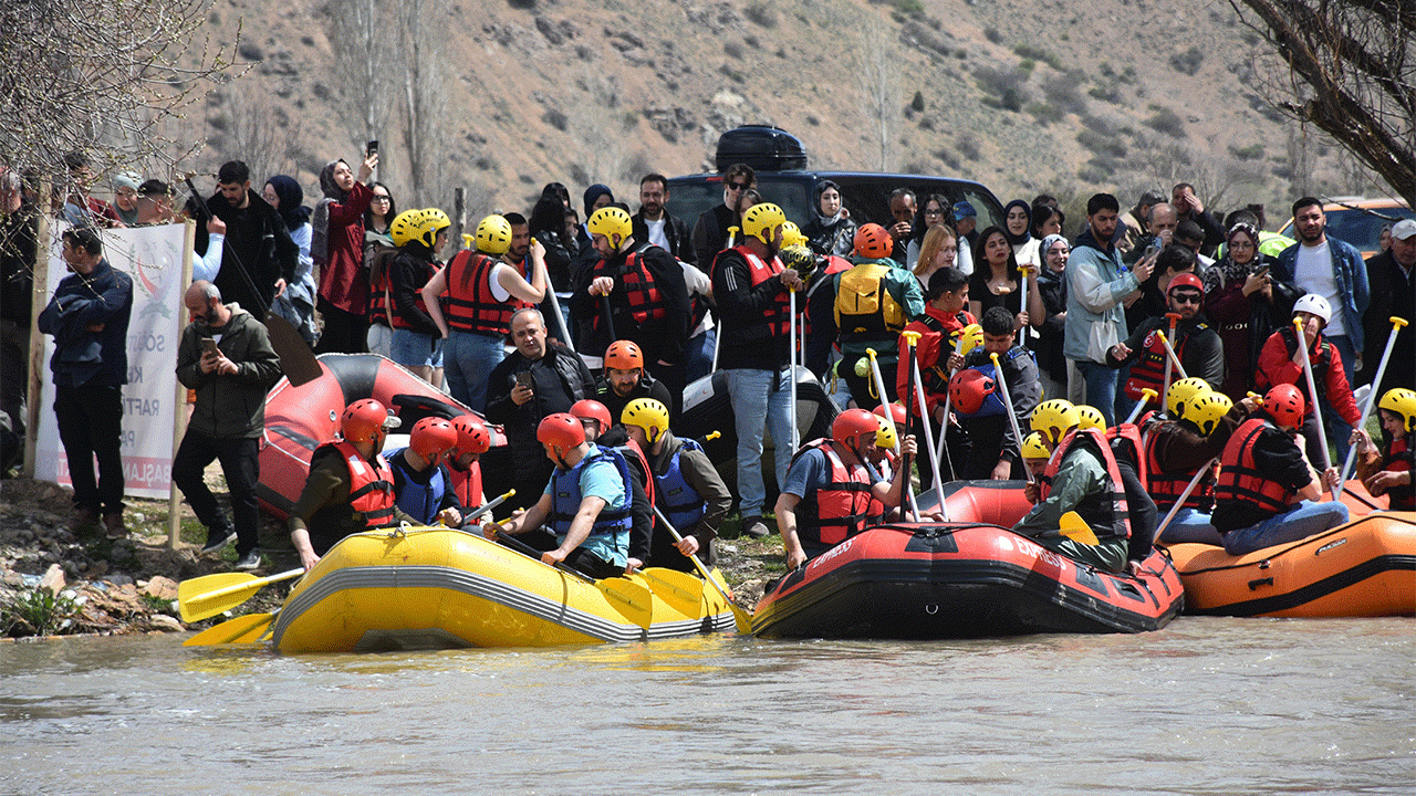 gumushanedeki-kelkit-cayinda-rafting-etkinligi-yapildi
