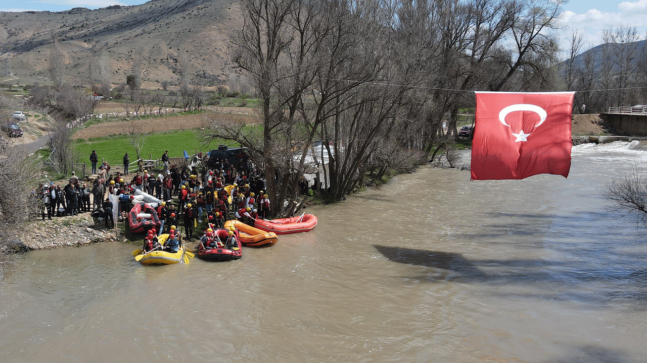 gumushanedeki-kelkit-cayinda-rafting-etkinligi-yapildi