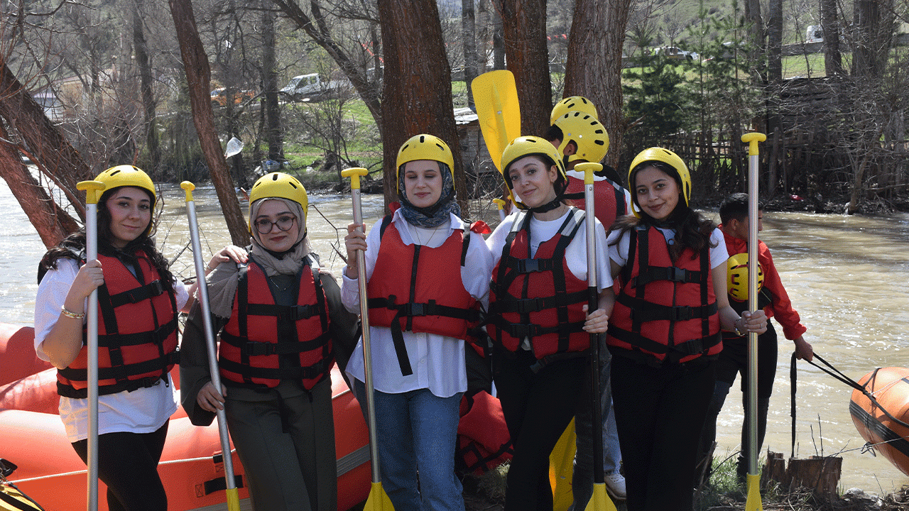 gumushanedeki-kelkit-cayinda-rafting-etkinligi-yapildi