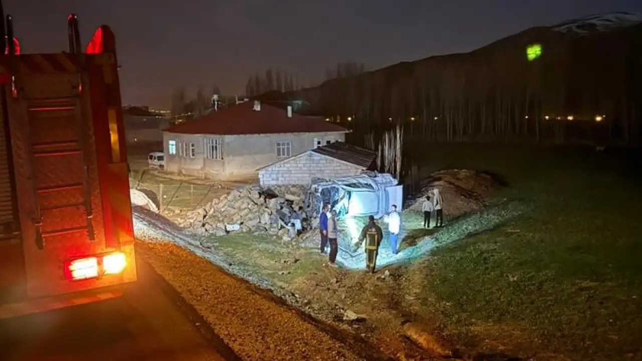 trabzon-plakali-arac-hurdaya-dondu-sag-kurtuldu