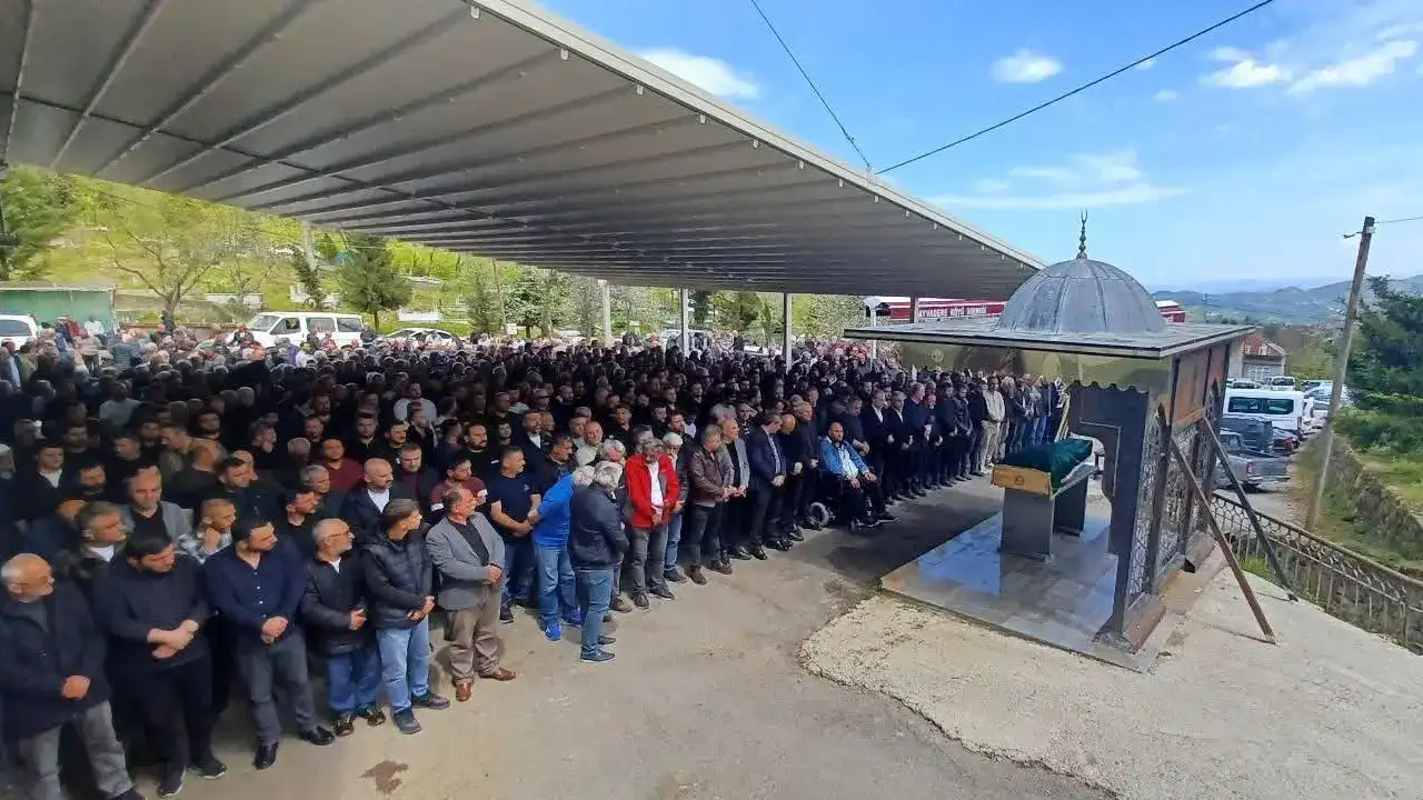 trabzonda-aci-veda-hayatini-kaybeden-genc-son-yolculuguna-ugurlandi