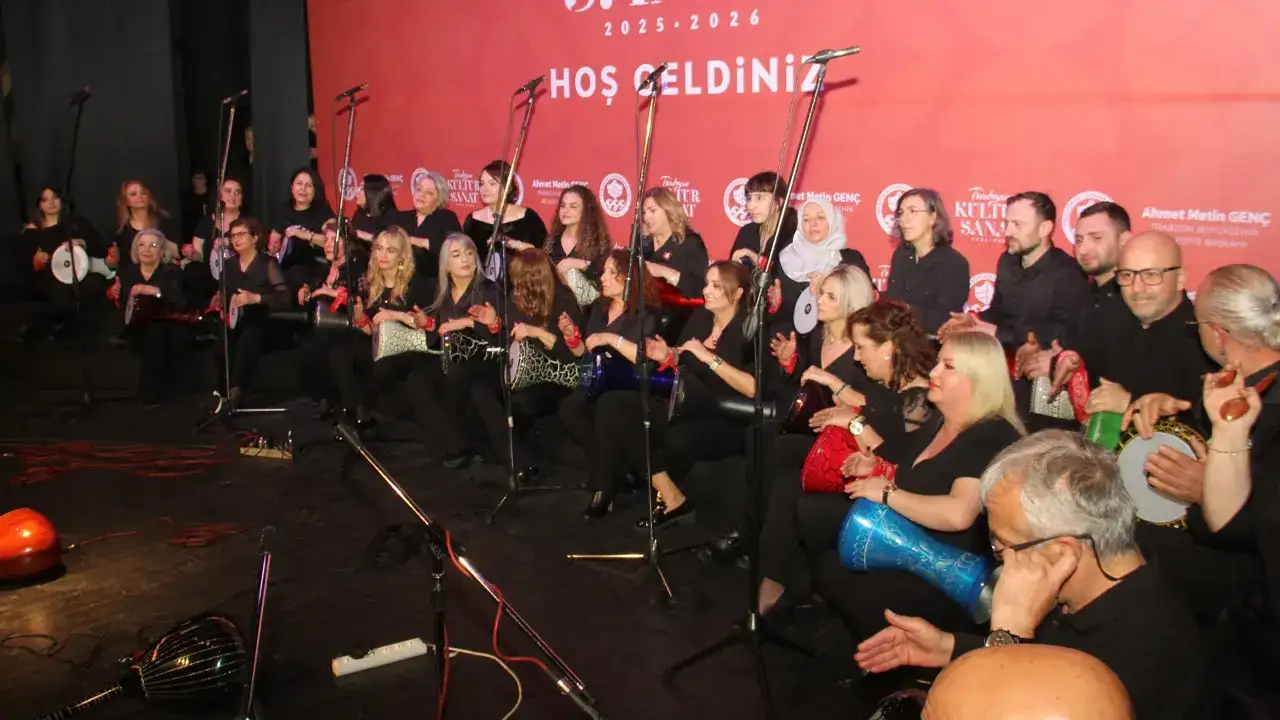 trabzonda-bir-ilk-ritim-grubu-sahneye-cikti-buyuk-begeni-topladi