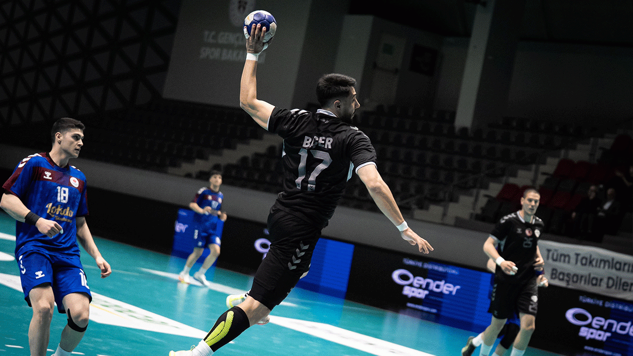 trabzonda-hentbol-play-off-macinda-spor-toto-ile-buyuksehir-karsilasti