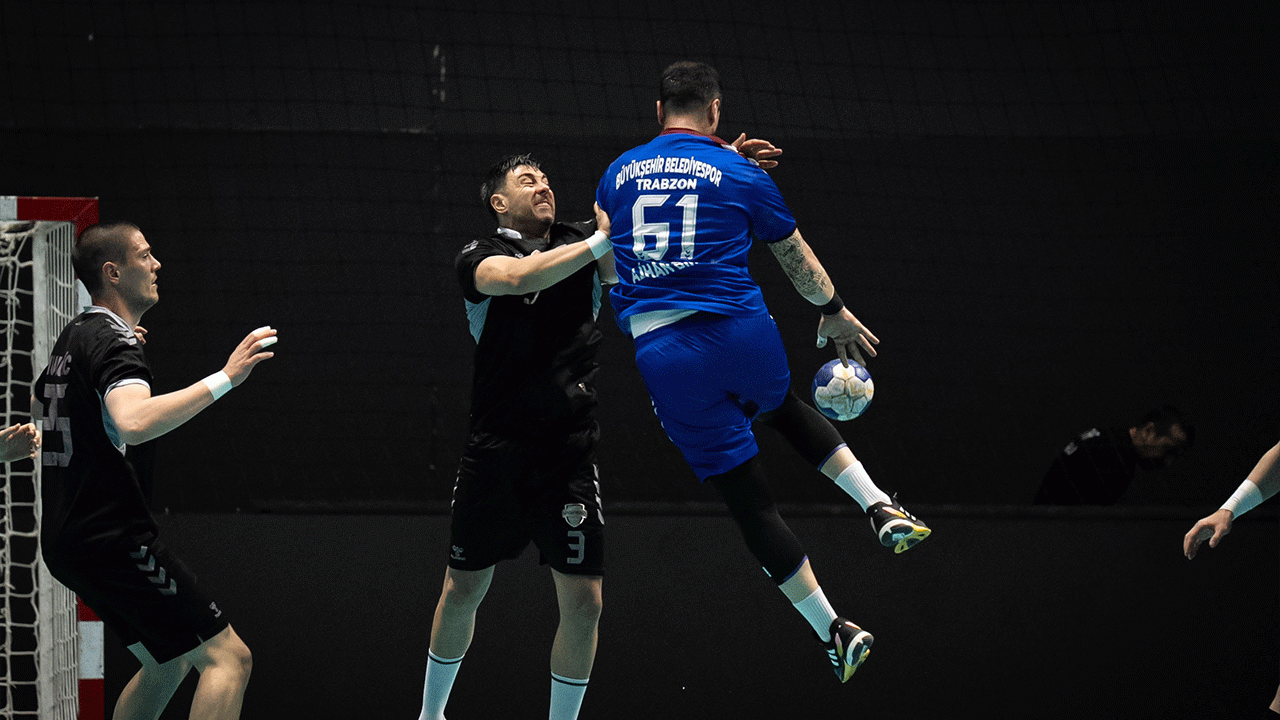 trabzonda-hentbol-play-off-macinda-spor-toto-ile-buyuksehir-karsilasti