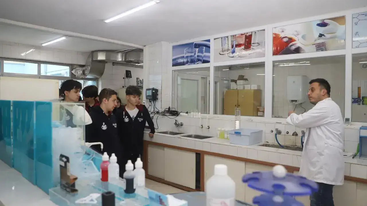 buyuksehirden-ogrencilere-yerinde-su-aritma-egitimi