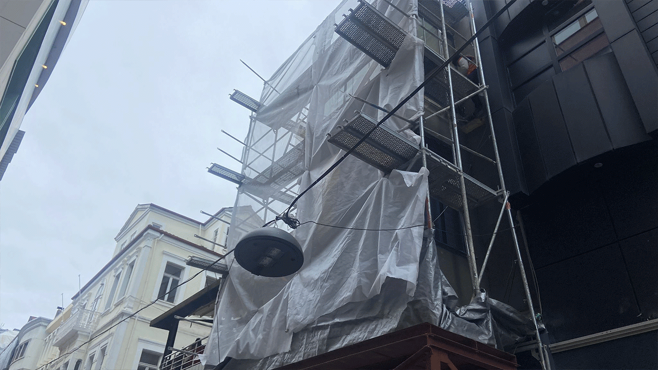 trabzon-un-en-islek-caddesinde-yogun-calisma-adeta-santiye-alani