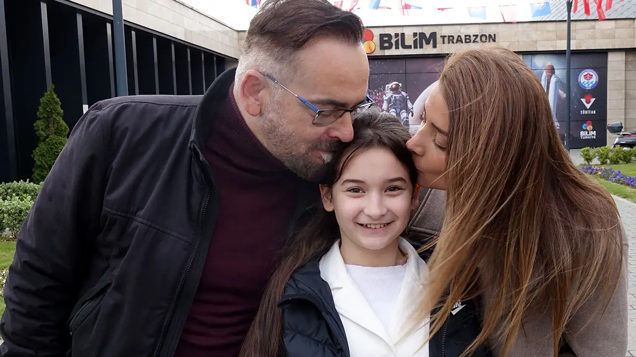 matematik-sampiyonu-lina-yeni-zaferini-okul-saldirisinda-olen-ogrencilere-armagan-etti